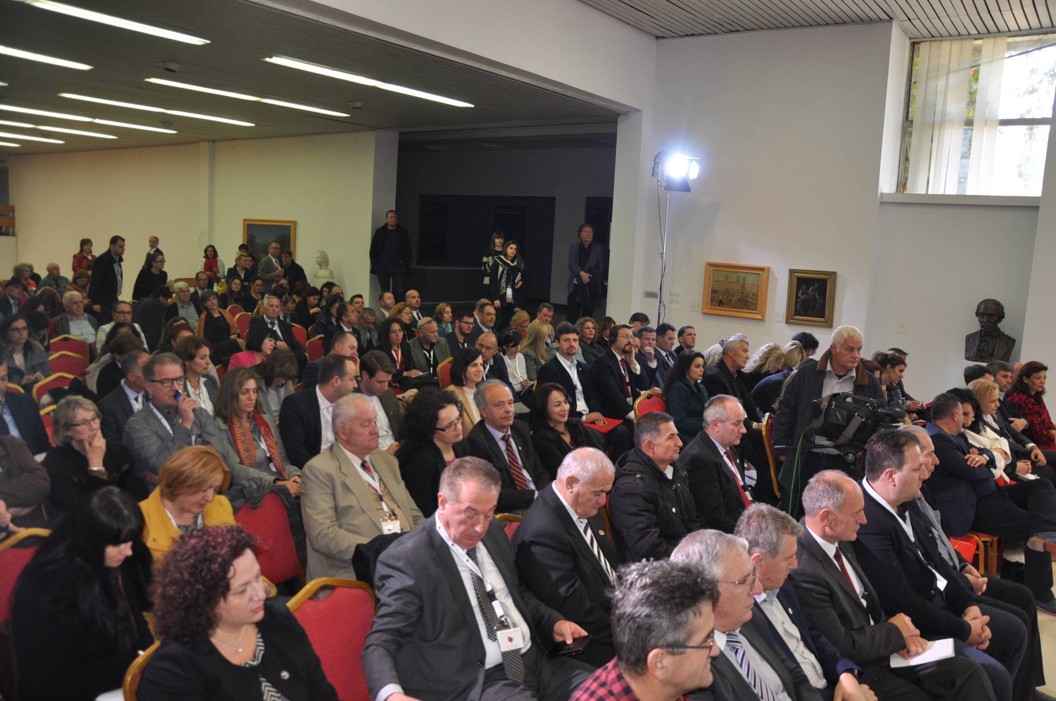 Kërkohet krijimi i një data-baze për të gjithë intelektualët e diasporës