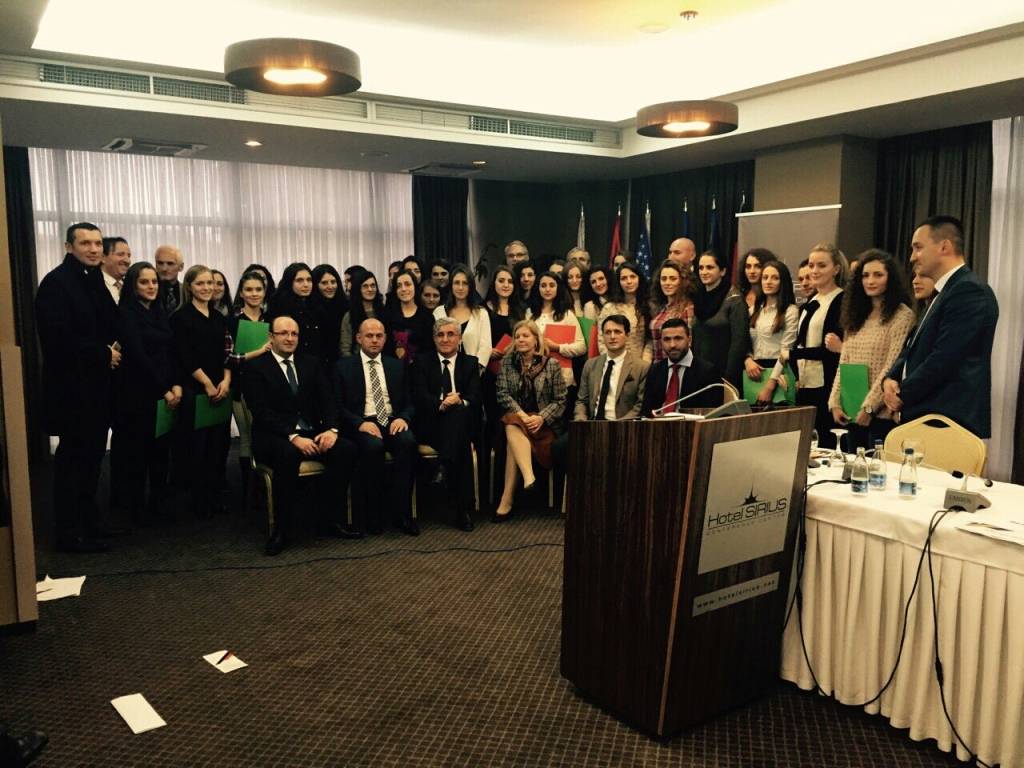 34 studentë fitojnë bursë nga bizneset shqiptare në Gjermani