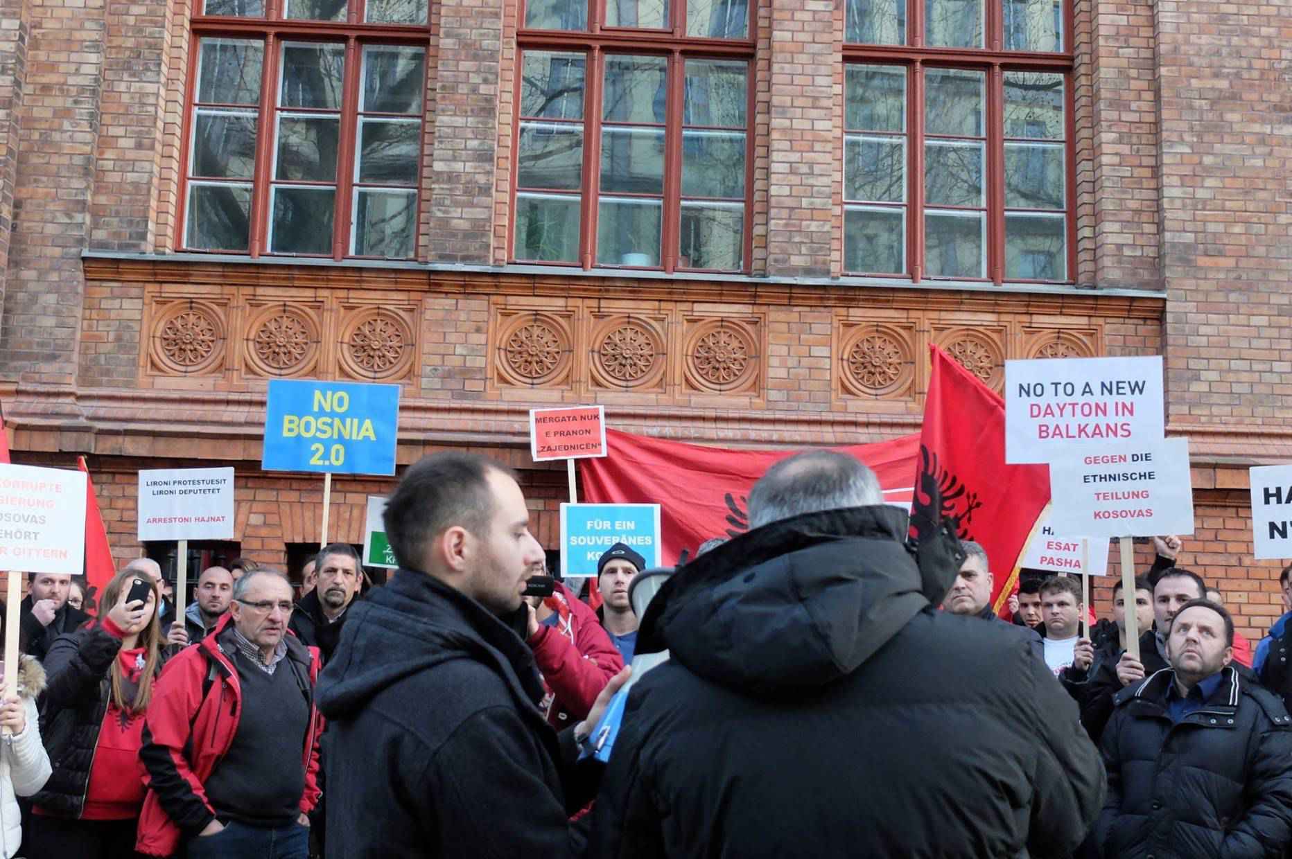 Kundër Asociacionit e Demarkacionit protestohet në Berlin
