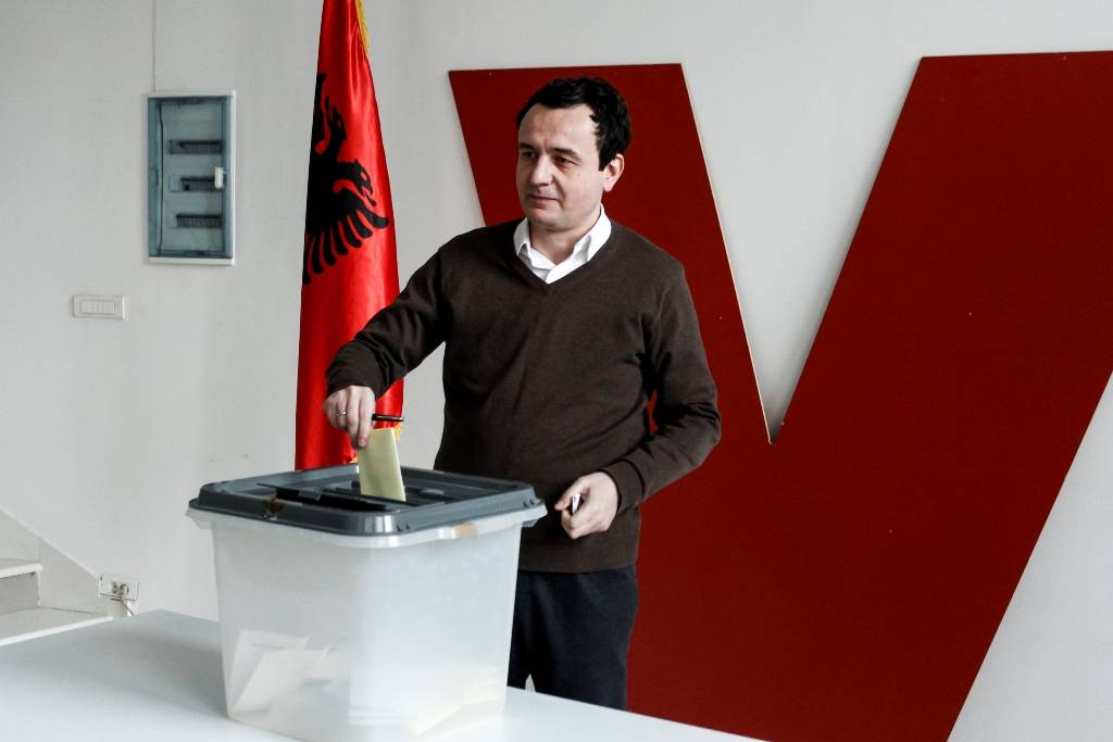 Albin Kurti kandidon për kryetar të Vetëvendosjes