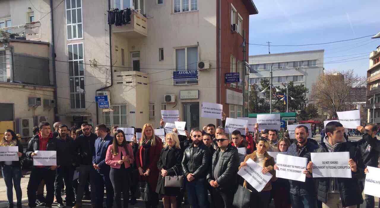 Kosova qeveriset nga njerëz të korruptuar