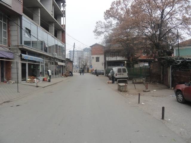 Ndalohet ekspozimi i mallrave para dyqaneve në Mitrovicë 