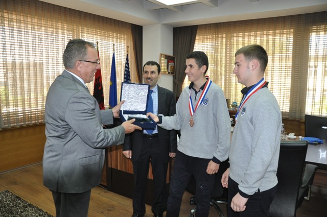 Nxënësit kosovar fitues në Olimpiadën Ndërkombëtare të diturisë