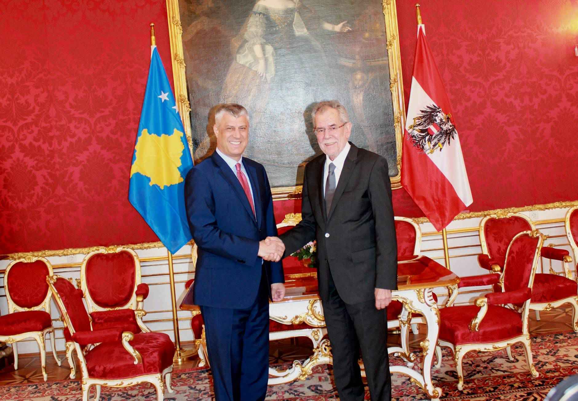 Presidenti austriak uron presidentin Thaçi për dhjetëvjetorin e pavarësisë