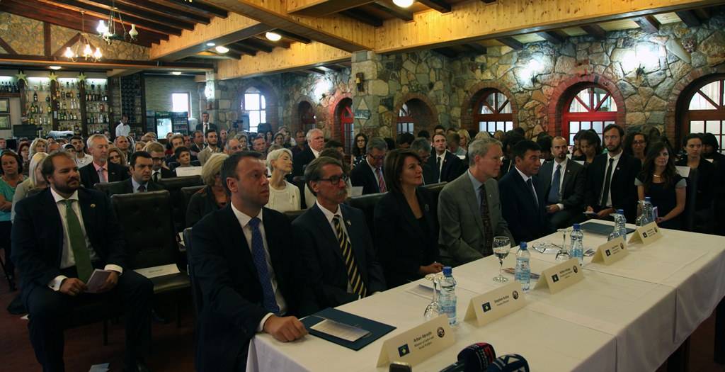 Betohen solemnisht vullnetarët e Korpusit të Paqës