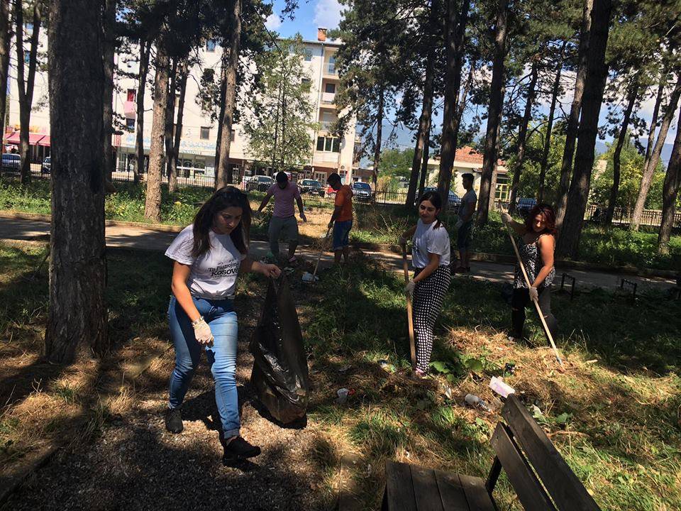 “Ta Pastrojmë Kosovën” mban aksion sot në fshati Banjë