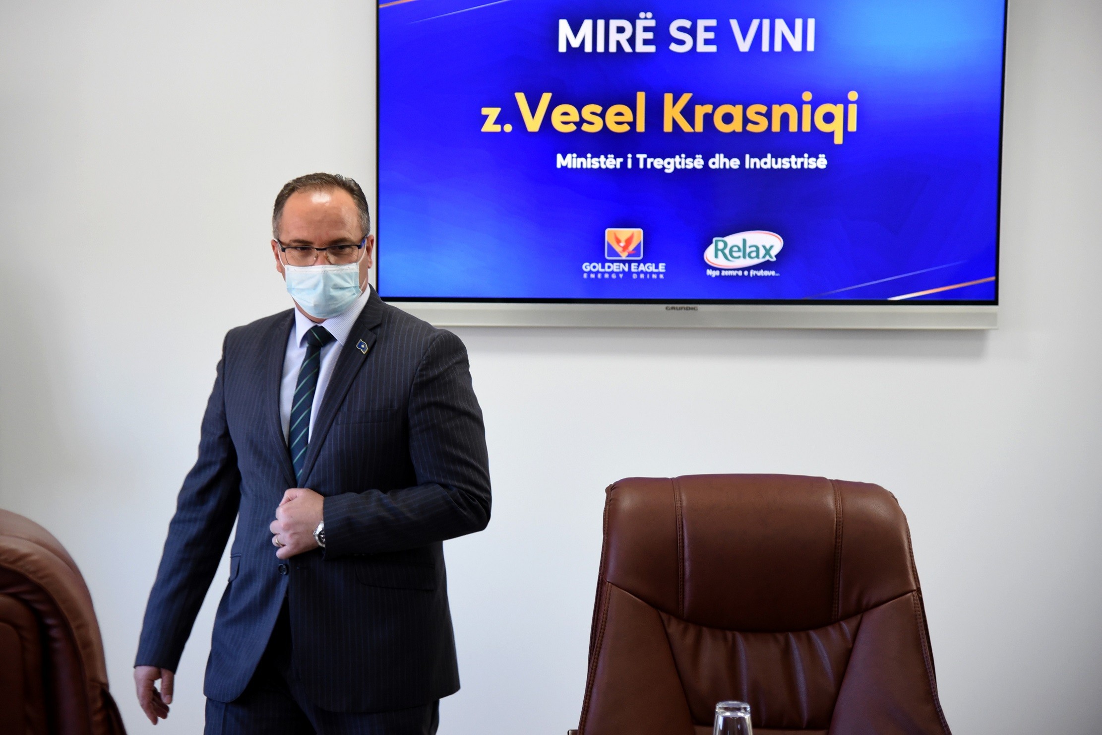 Ministri Krasniqi vizitoi bizneset prodhuese në Suharekë