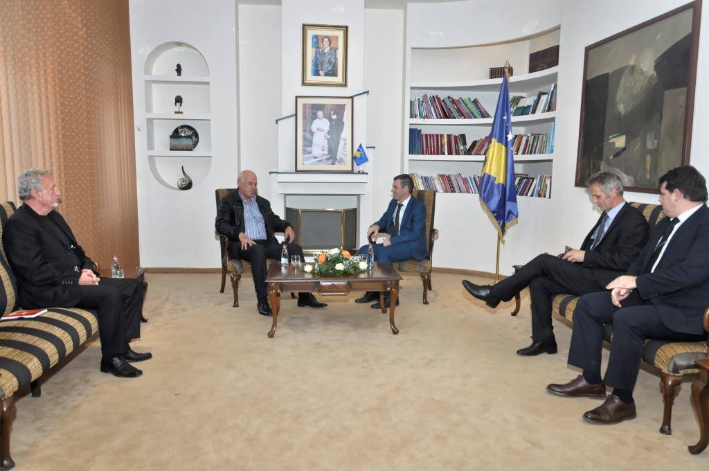 Ministri Shala ofron mbështetje për volejbollin kosovar  