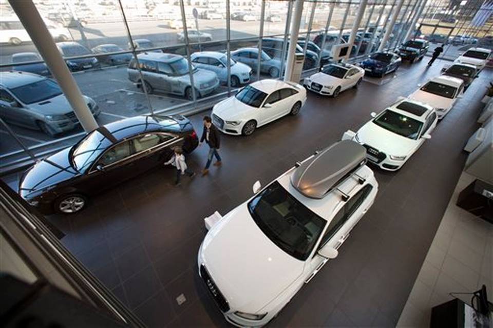 Qeveria ruse mbështet tregun e automobilave me 400 milionë euro
