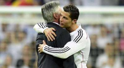 Ancelotti përshëndetet me lojtarët e Realit