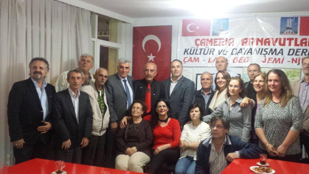 Diaspora shqiptare e Izmirit ruan traditat kombetare