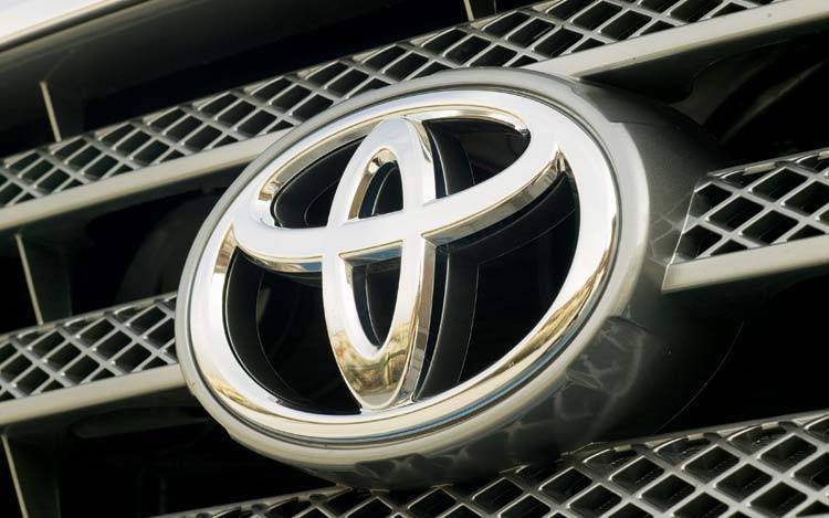 Toyota njofton difekte në disa modele