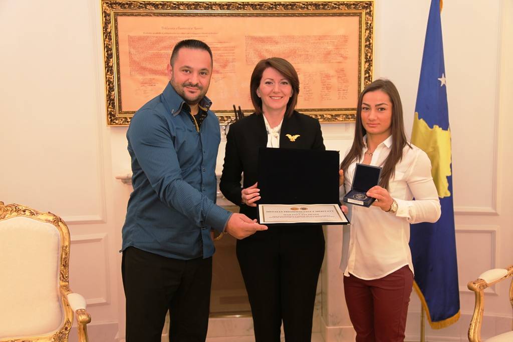 Majlinda Kelmendi merr Medaljen Presidenciale të Meritave