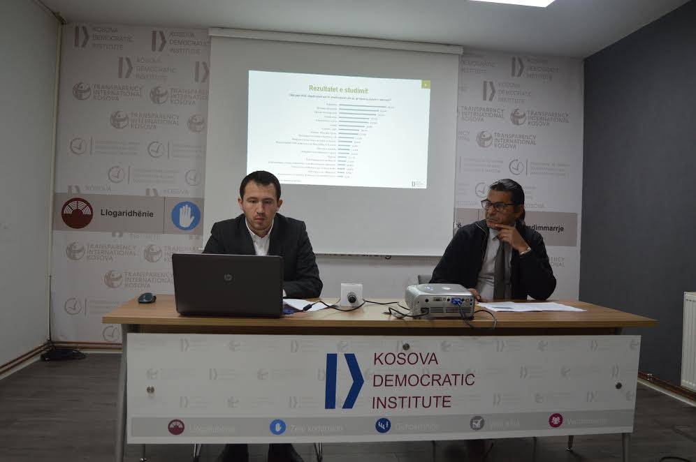 Të rinjtë i shohin partitë politike si mundësi më të lehtë për punësim