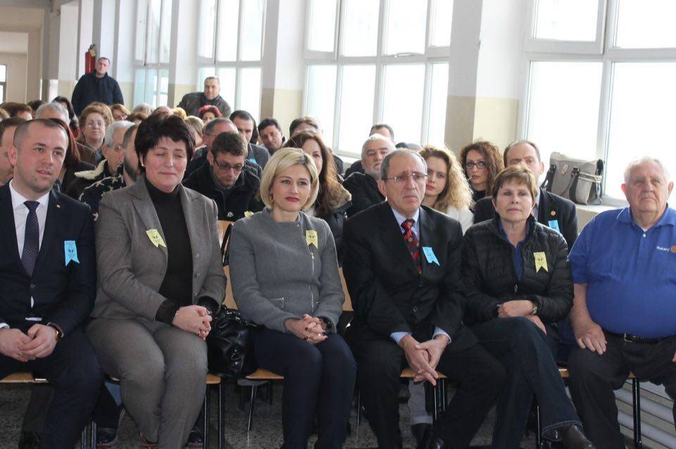 Shkolla Mazllum Këpuska pajiset me kabinetin e informatikës