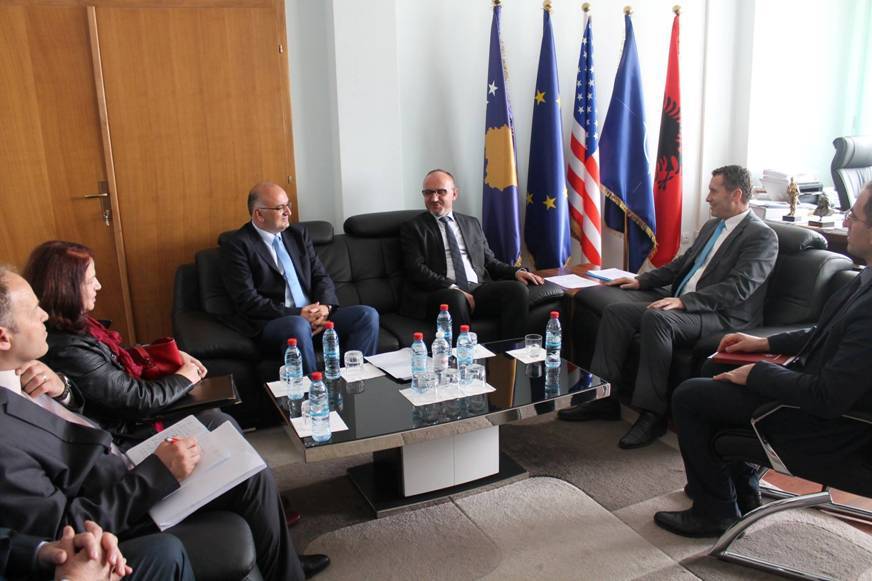 Ministri Rrahmani vizitoi Malishevën dhe Rahovecin