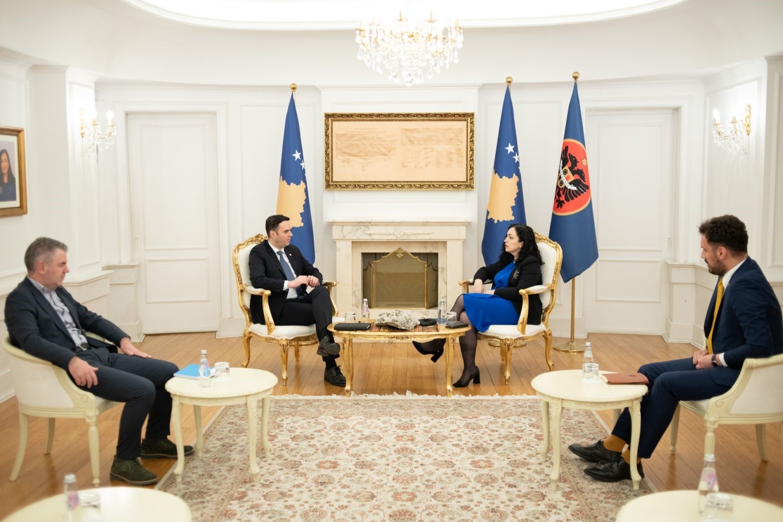 Presidentja Osmani inforomon partitë opozitare për situatën e sigurisë në vend