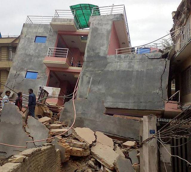 Tërmeti prej 7.7 ballë godet Nepalin