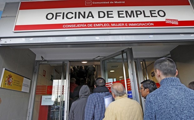 Rreth 900 mijë punëtorë e kanë humbur punën në Spnajë shkaku i COVID-19