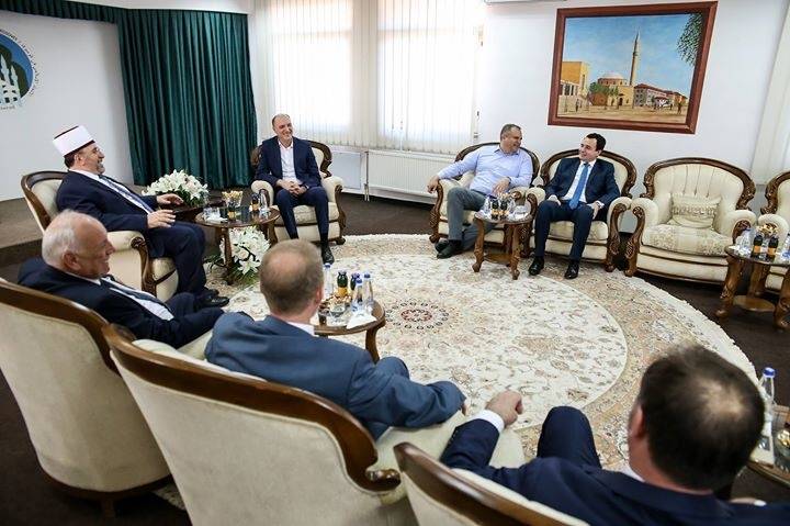Liderët urojnë për Bajram