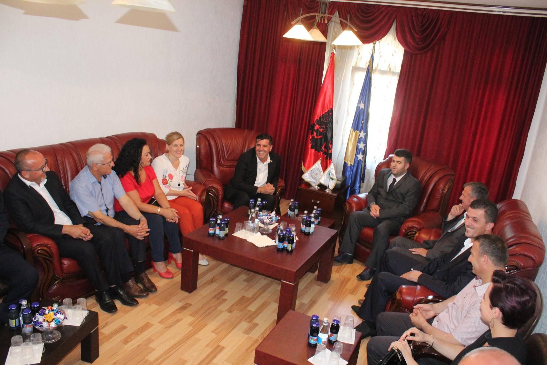 Lutfi Haziri viziton Bashkësinë Islame për t’ua uruar Fitër Bajramin