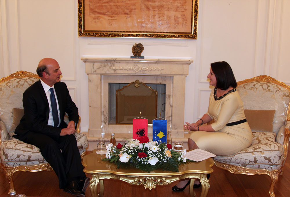Jahjaga takon ministrin e Jashtëm të Shqipërisë, Edmond Panariti