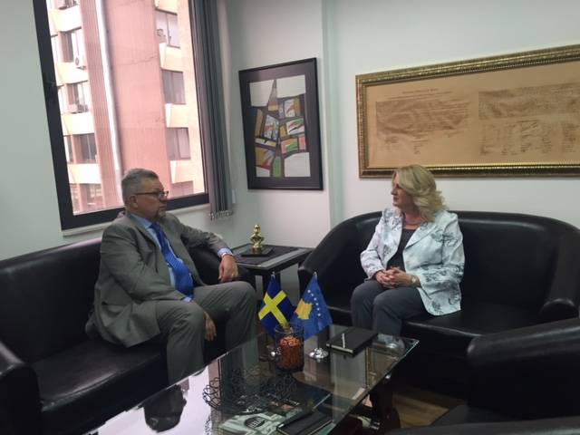 Tahiri priti në takim lamtumirës ambasadorin e Suedisë, Mats Staffansson