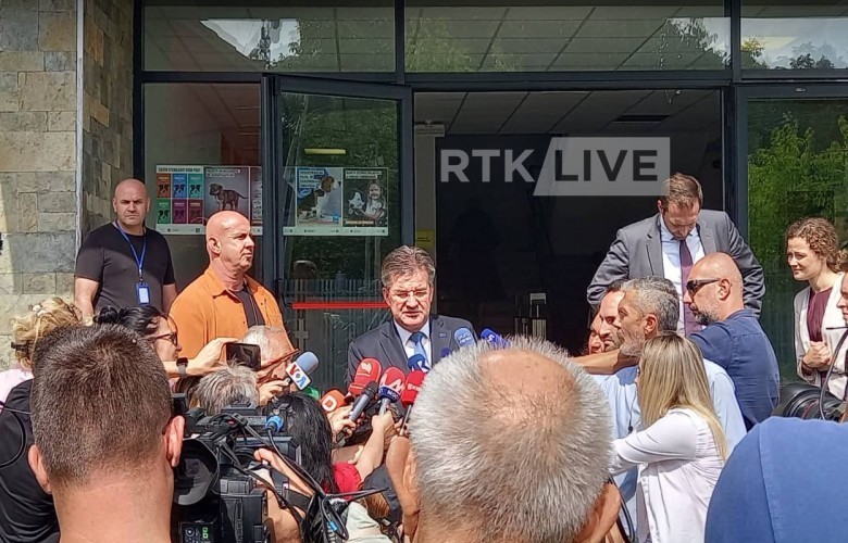 Lajçak: Në veri të Kosovës nuk mund të ngriten barrikada