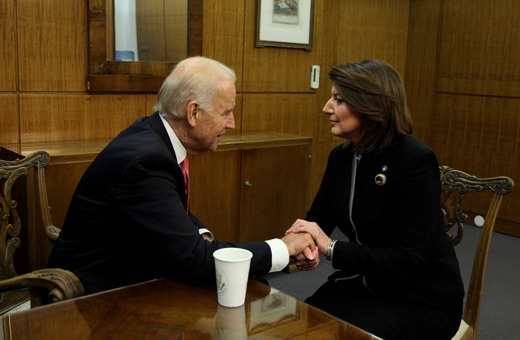 Biden rikonfirmoi mbështetjen e pakursyer të SHBA-ve për Kosovën