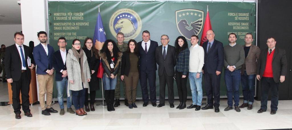 Demolli i njoftoi diplomatët shqiptarë lidhur me misionin e FSK-së