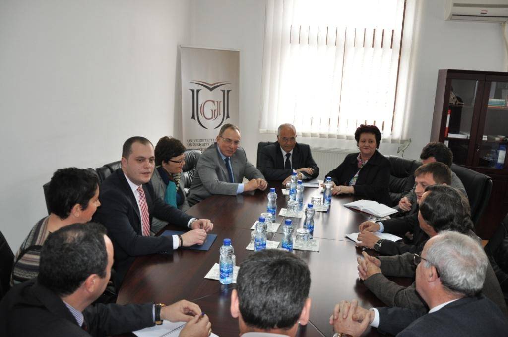 Ministri Buja vizitoi Universitetin “Fehmi Agani”