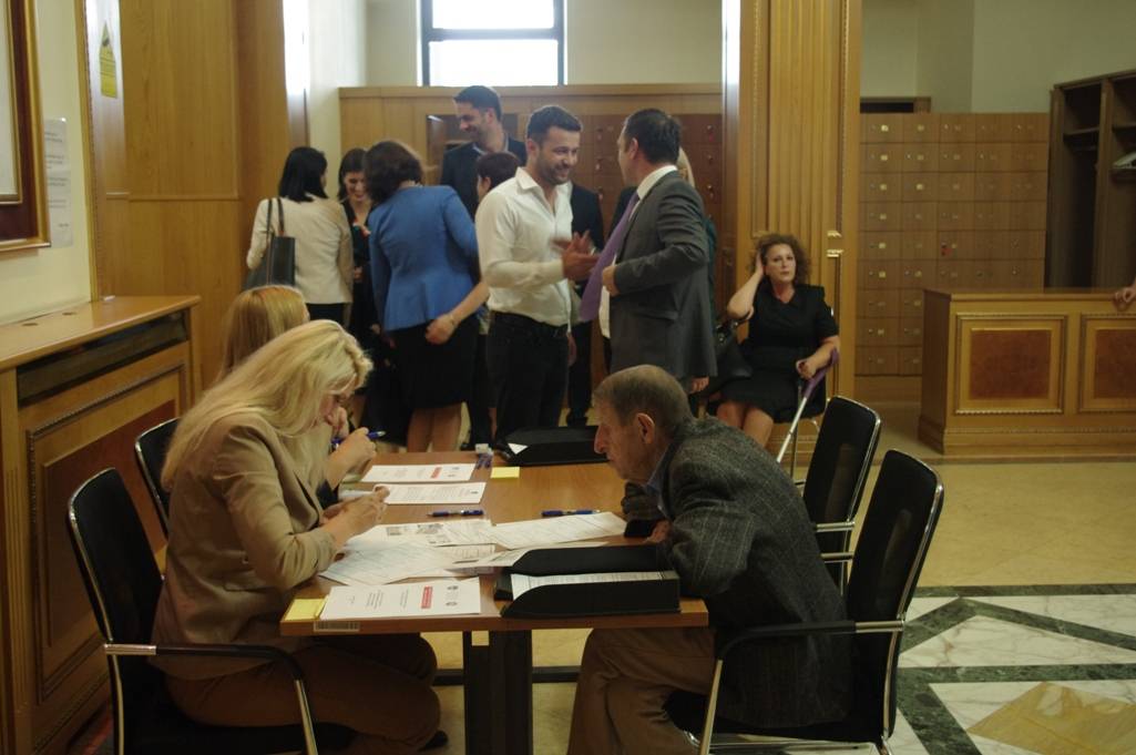 Në ditën e parë u regjistruan 46 deputetë të Kuvendit