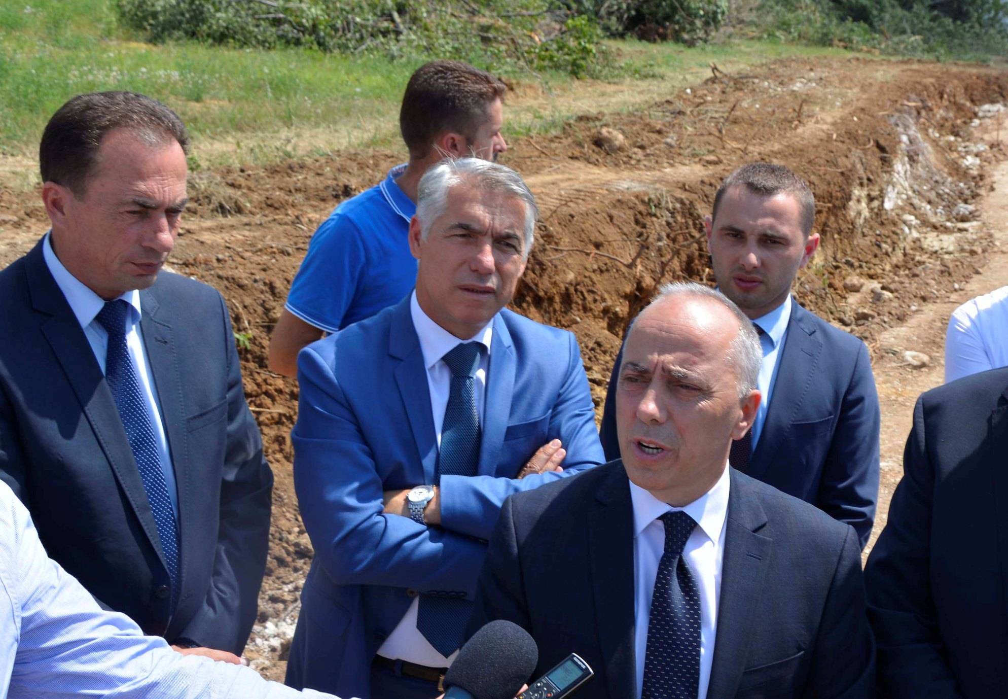 MI investon 700 mijë euro në infrastrukturën rrugore të Hanit të Elezit