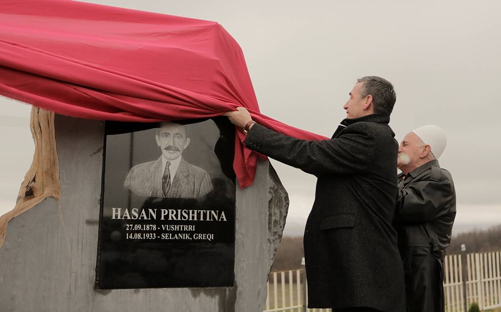 Përurohet monumenti i Hasan Prishtinës në Polac të Skenderajt