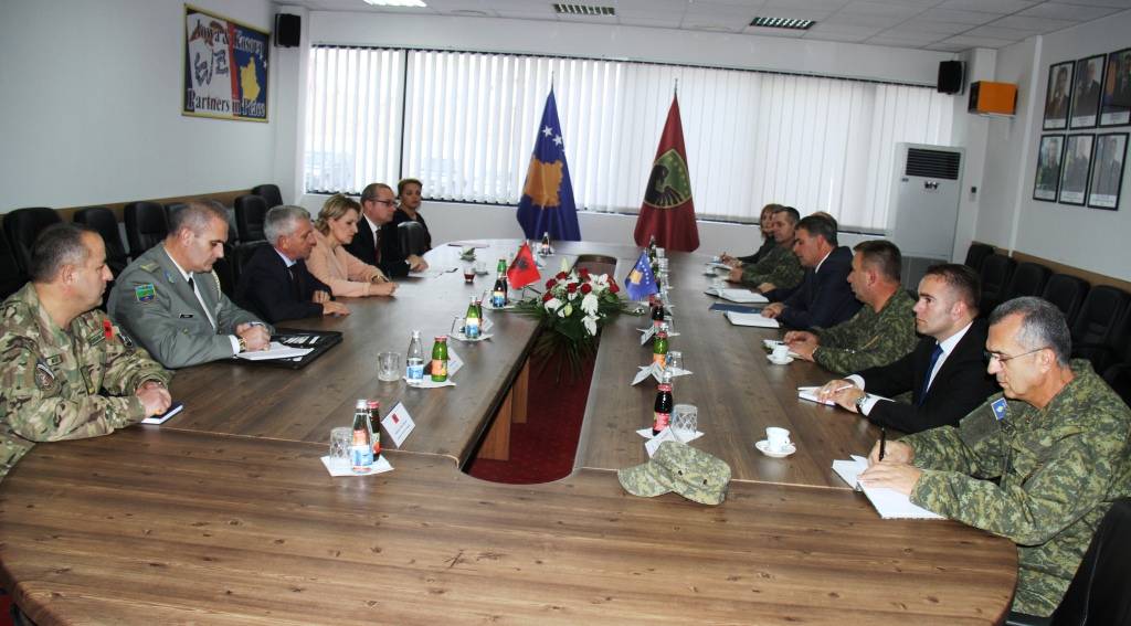 Shqipëria do të ndihmojë FSK-në në procesin e transformimit në FAK