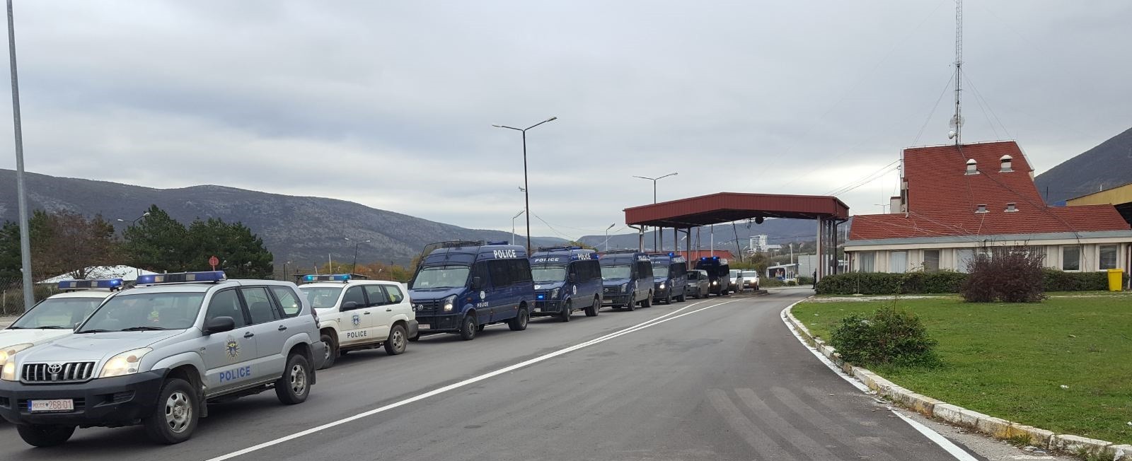 Policia e Kosovës mobilizohet dhe niset për ndihmë në Shqipëri
