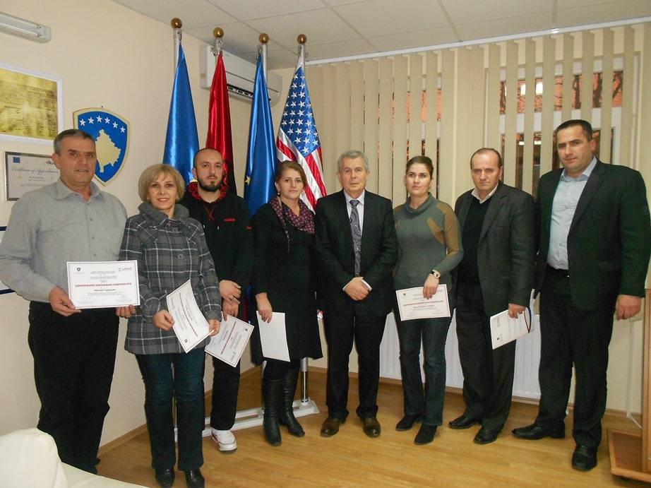 Certifikohen zyrtarët komunal