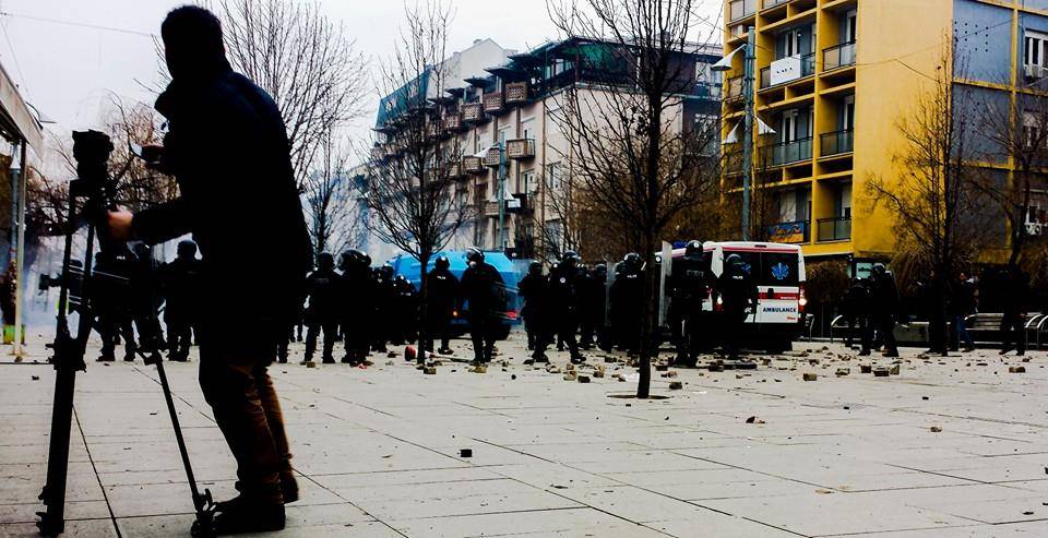 Qeveria dënon dhunën e ushtruar ndaj Policisë së Kosovës