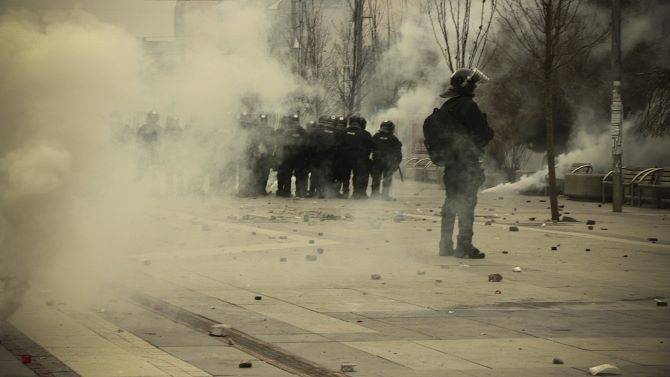 Policia e Kosovës u bën thirrje protestuesve që të protestojnë qetë
