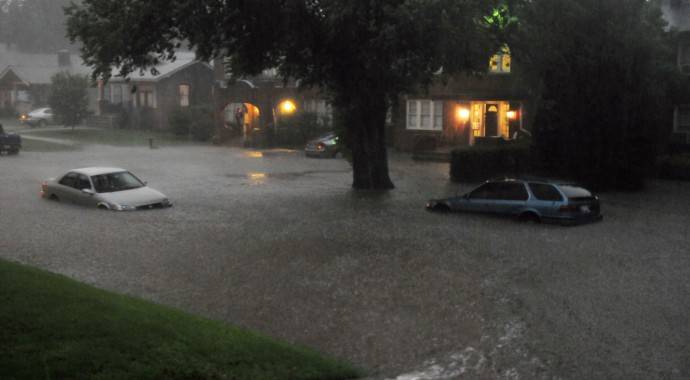17 të vdekur e mbi 40 të zhdukur nga përmbytjet në Oklahoma dhe Teksas 
