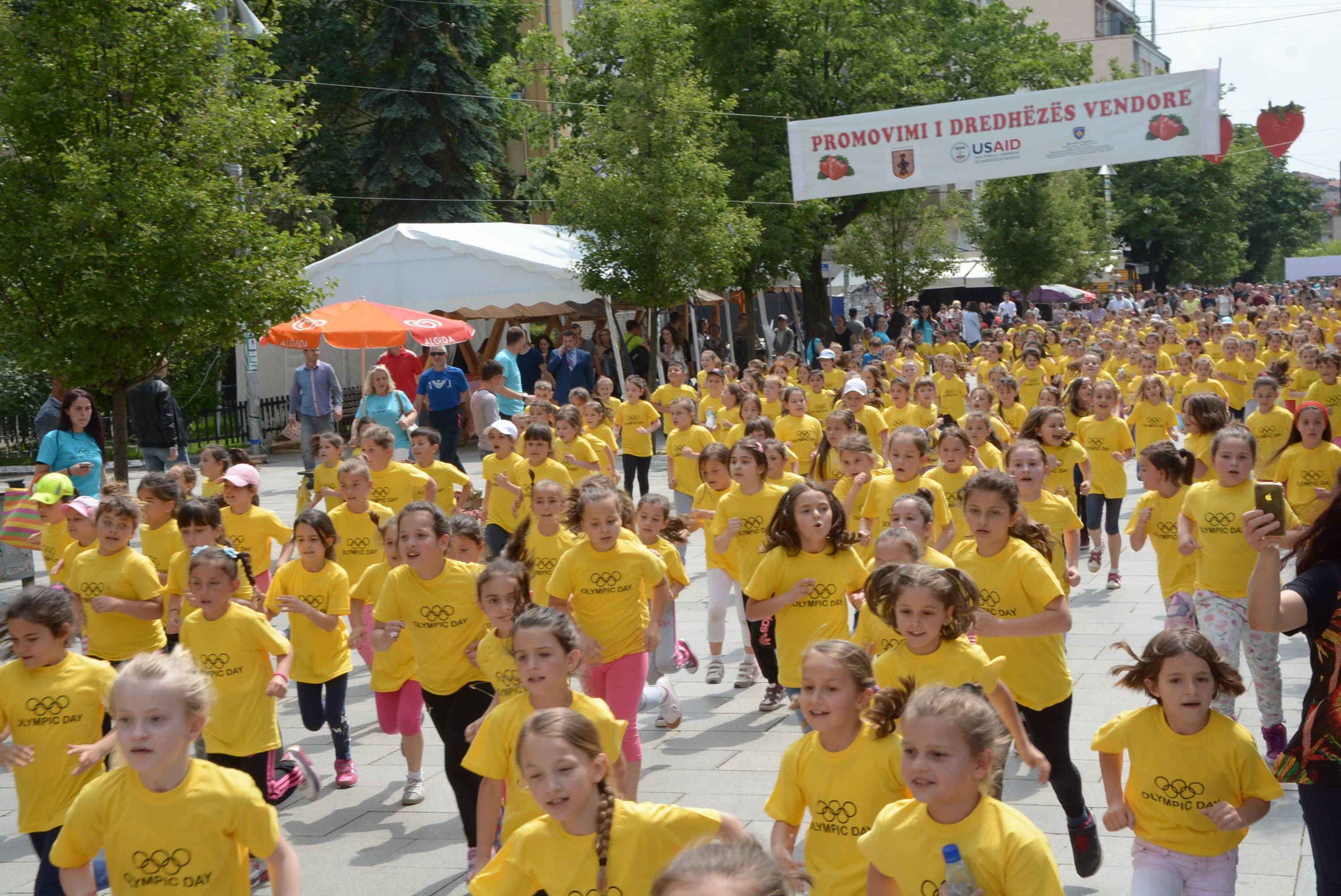 Fëmijët e pavarësisë vrapojnë në Ditën Olimpike