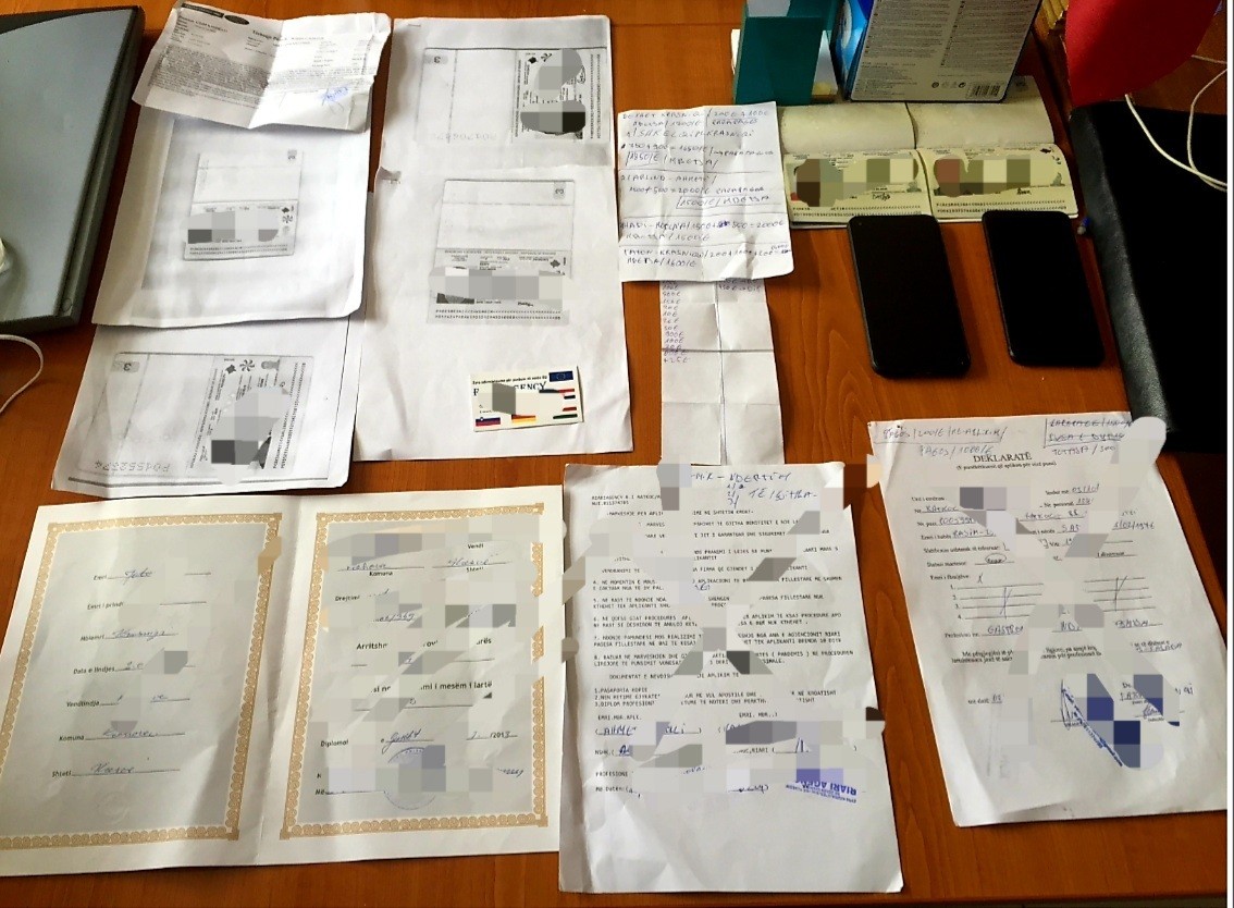 Policia kryen kontrolle për kontrabanden me emigrantë
