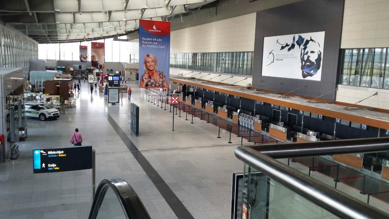 Për shkak të një kërcenimi mbyllet përkohësisht aeroporti i Prishtinës