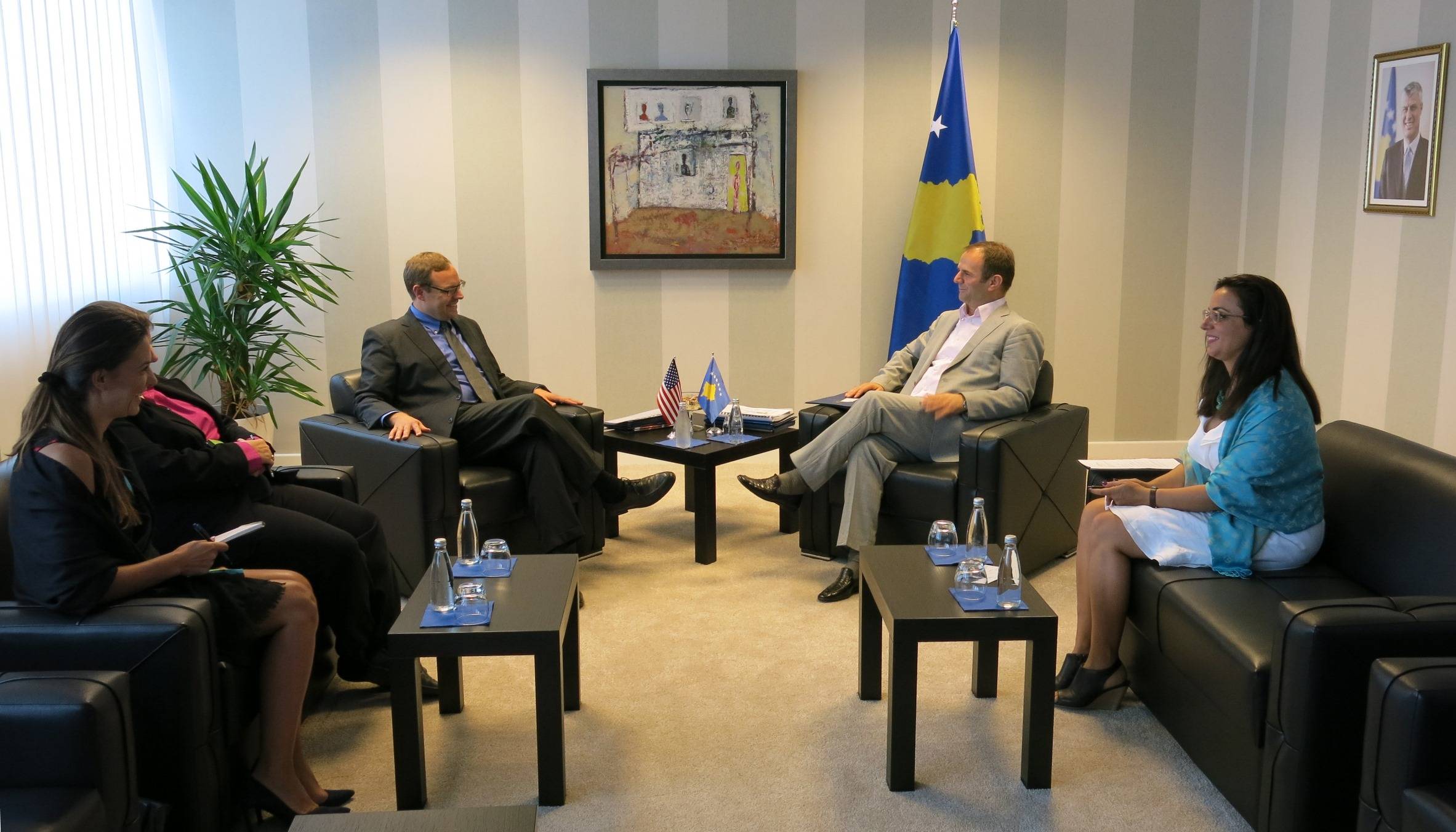Kuçi dhe Banks e konfirmojnë bashkëpunimin Kosovë - SHBA