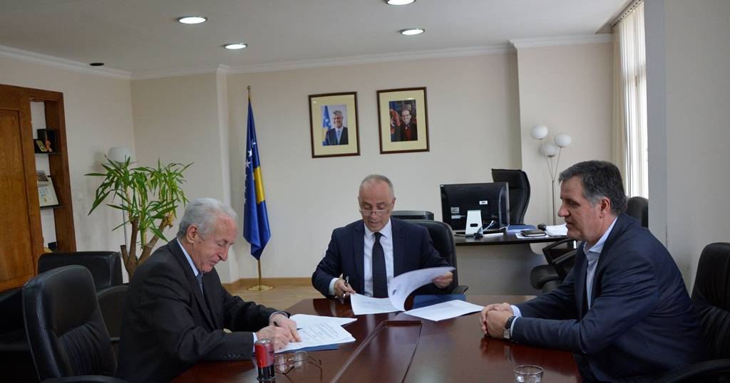 Zharku dhe Muja nënshkruan një memorandum bashkëpunimi