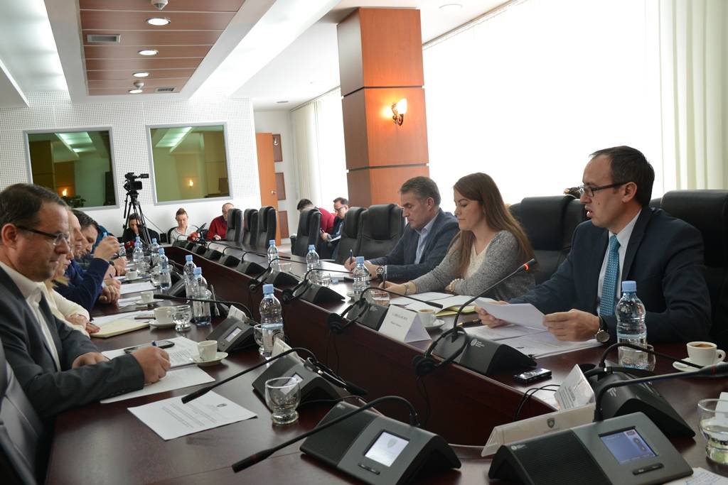 Hoti prezanton Pakon fiskale para Komisionit për Zhvillim Ekonomik