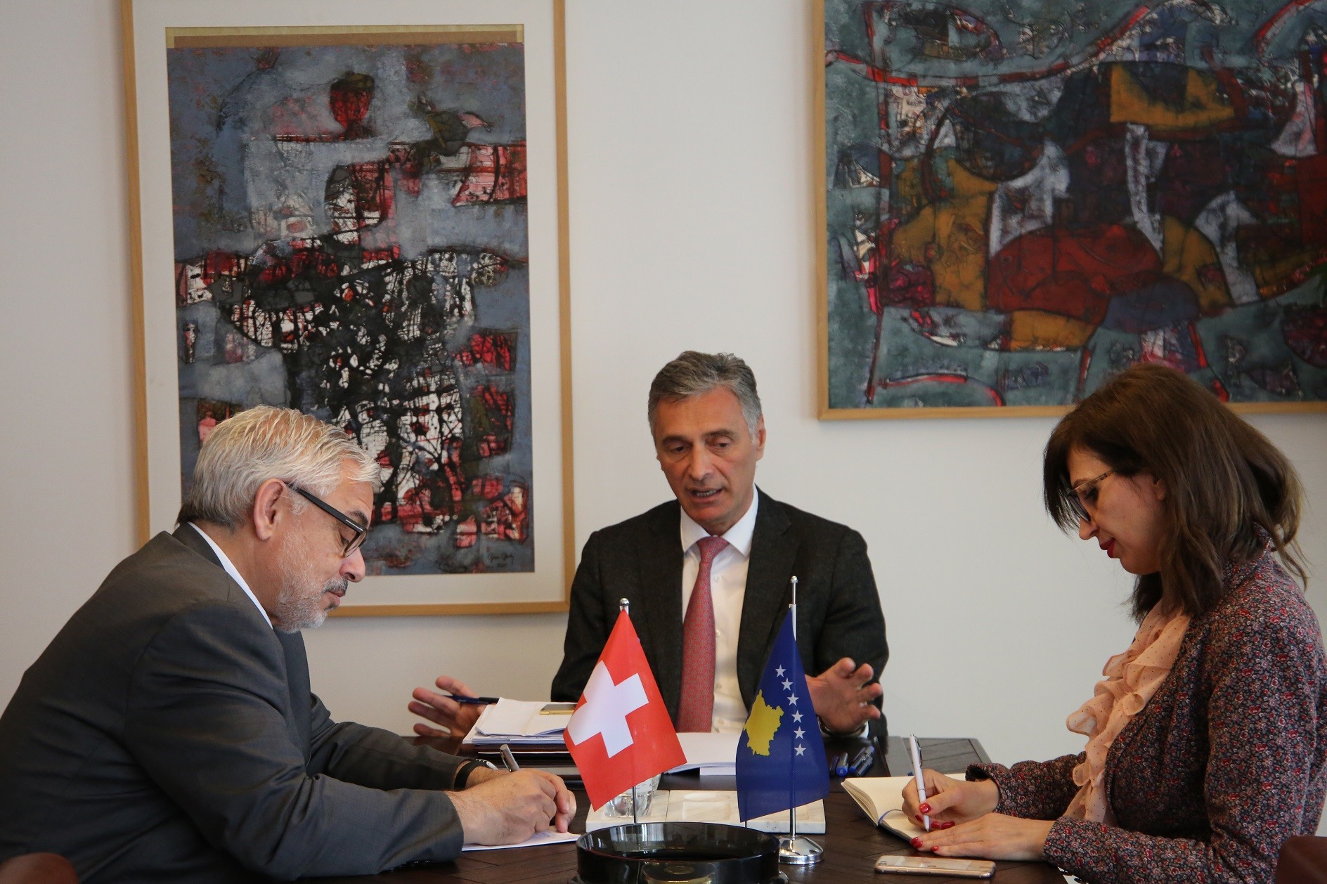 Lumezi dhe Ambasadori Lebet diskutojnë për thellimin e bashkëpunimit