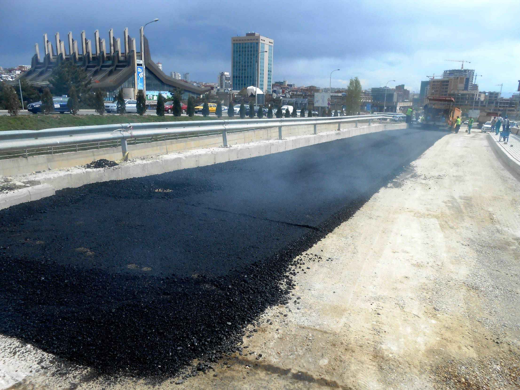 Nis asfaltimi i rrugës Ekrem Rexha