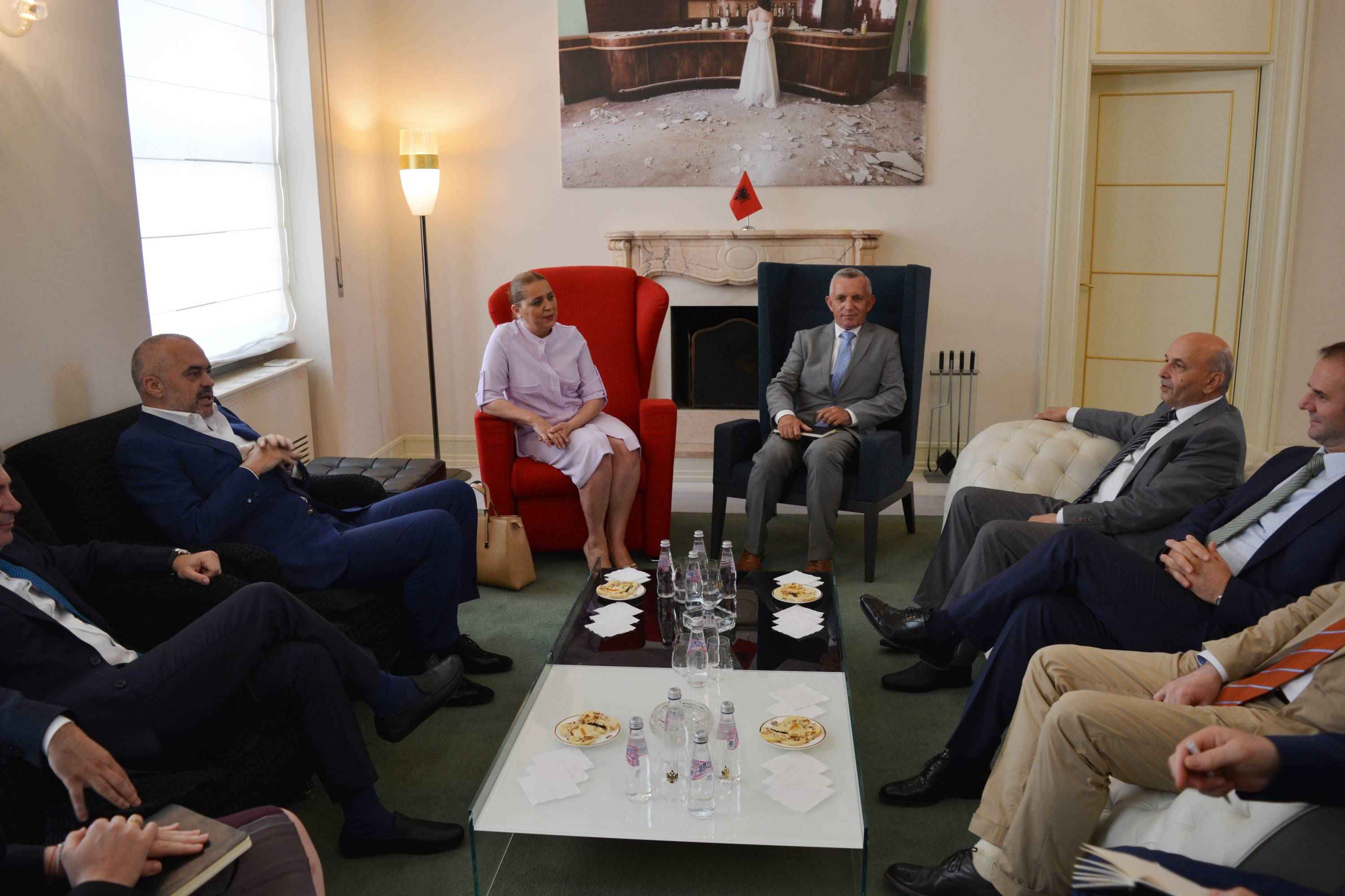 Kryeministri Mustafa takohet me kryeministrin Rama