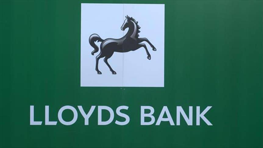 Lloyds Banking Group pushon nga puna mbi 3.000 punonjës